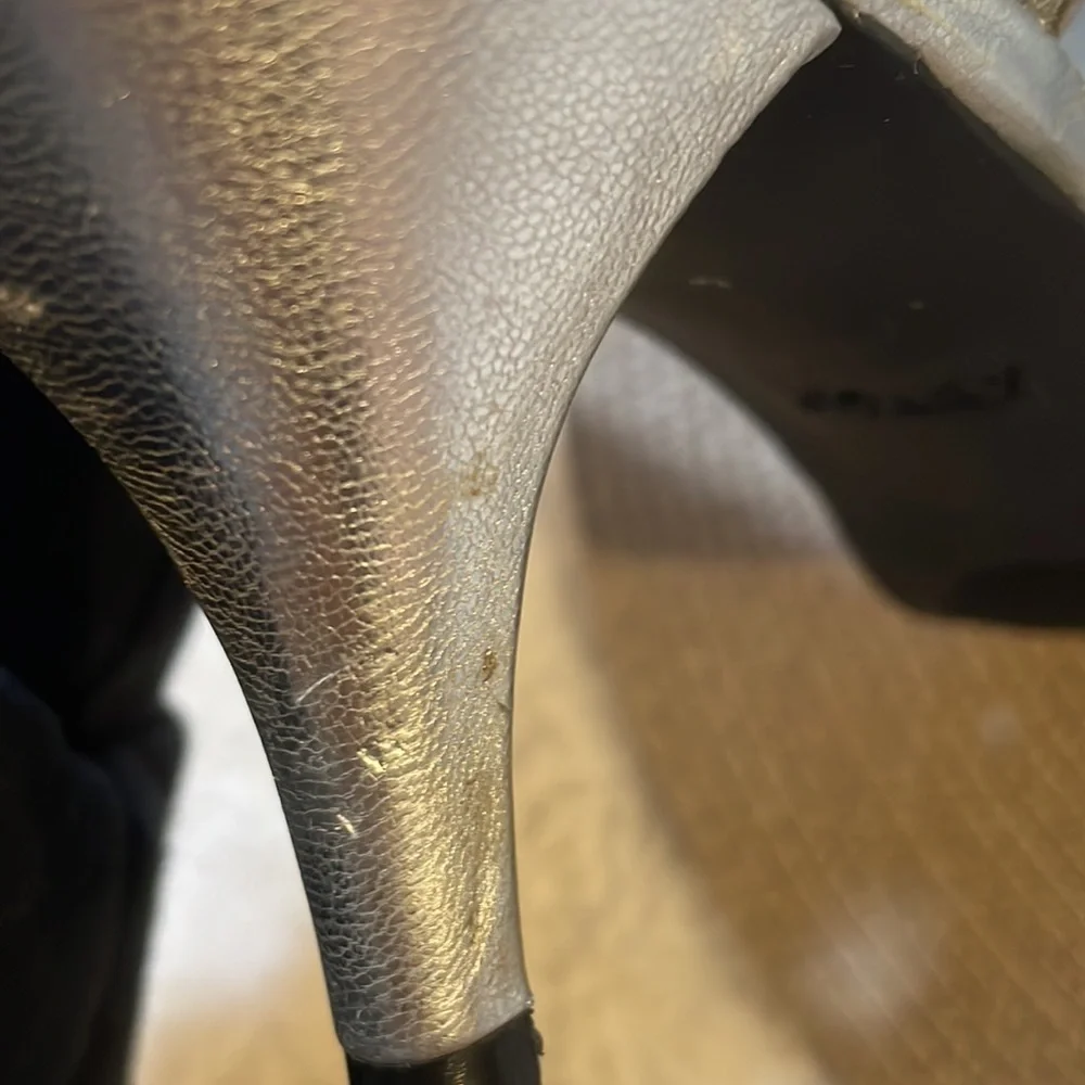 Apt. 9 Silver Heels‎